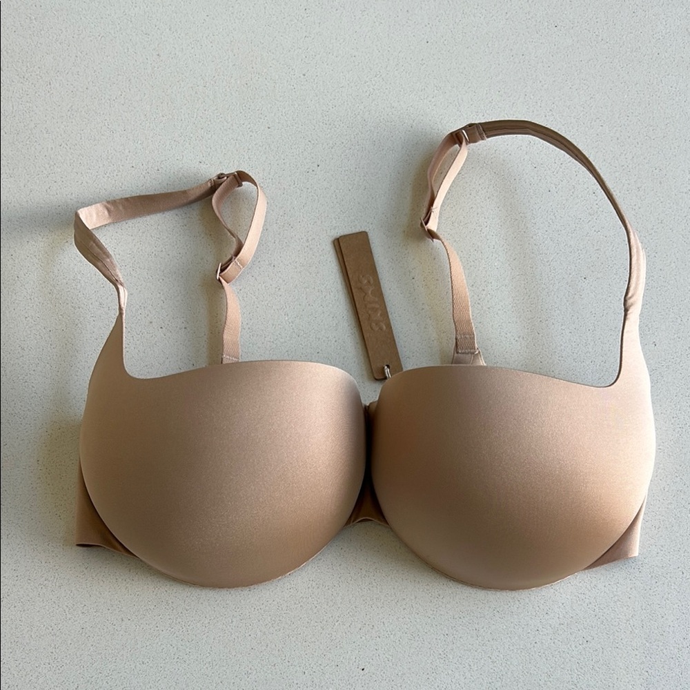 SKIMS Wireless Form Push-Up Bra